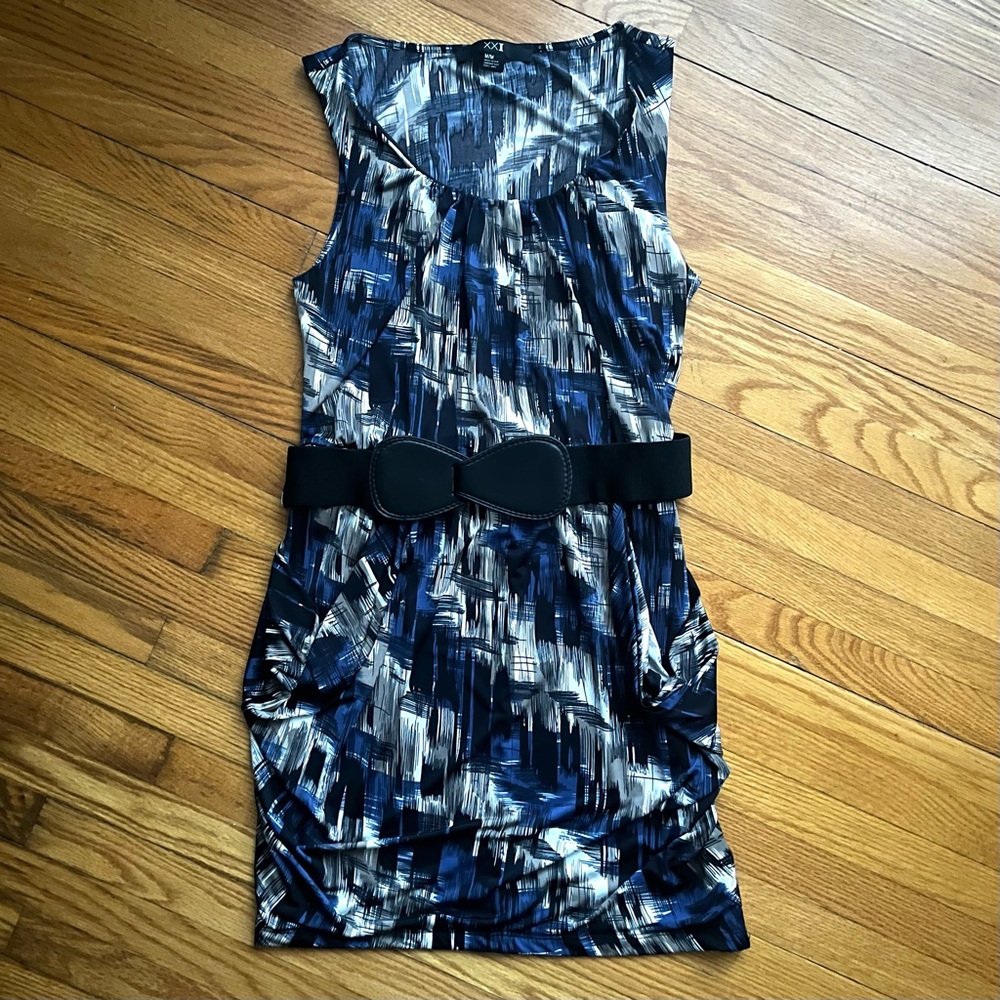 F21 Blue White Abstract Pattern Stretch Mini Dress with Belt Size M